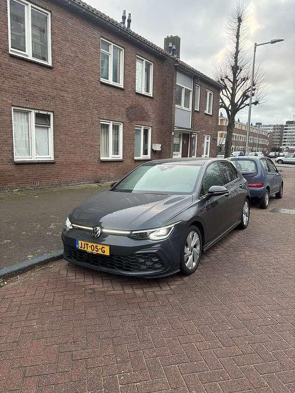 Grijs Occasion 2022 VW Golf VIII GTI Stationwagen | € 29.500 (Super prijs) - Afbeelding 1/4