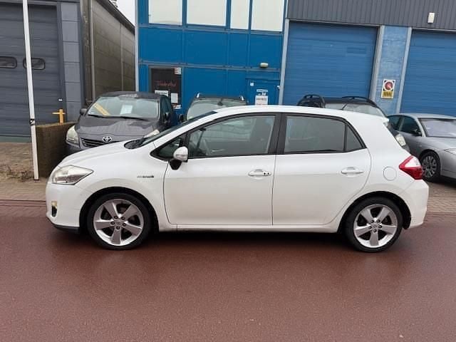 Occasion Toyota Auris 101 PK (74 kW) 2011 Wit Hatchback