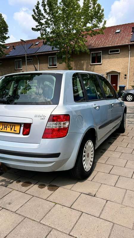 Blauw Gebruikt 2002 Fiat Stilo Dynamic Hatchback | € 750 (Eerlijke prijs) - Afbeelding 1/4