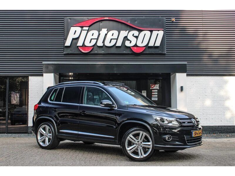 Zwart, metallic lak Gebruikt 2013 VW Tiguan R-line SUV | € 12.949 (Goede deal) - Afbeelding 1/4