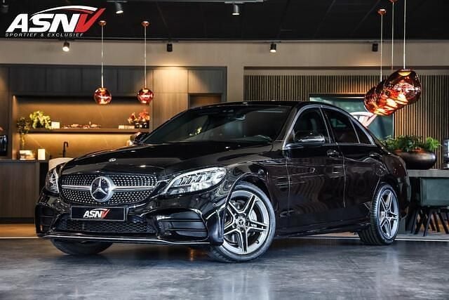 Zwart Gebruikt 2019 Mercedes C180 Premium Sedan | € 22.945 (Eerlijke prijs) - Afbeelding 1/4