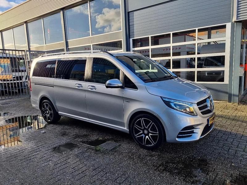 Grijs Gebruikt 2017 Mercedes V250 AMG MPV | € 29.950 (Goede deal) - Afbeelding 1/4