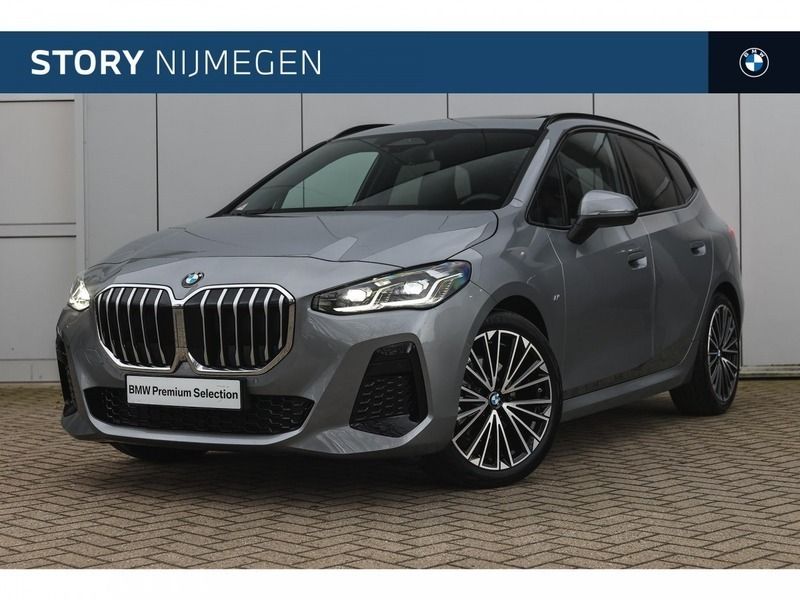 Grijs, metallic lak Gebruikt 2025 BMW 218 Active Tourer M Sport MPV | € 61.883 - Afbeelding 1/4