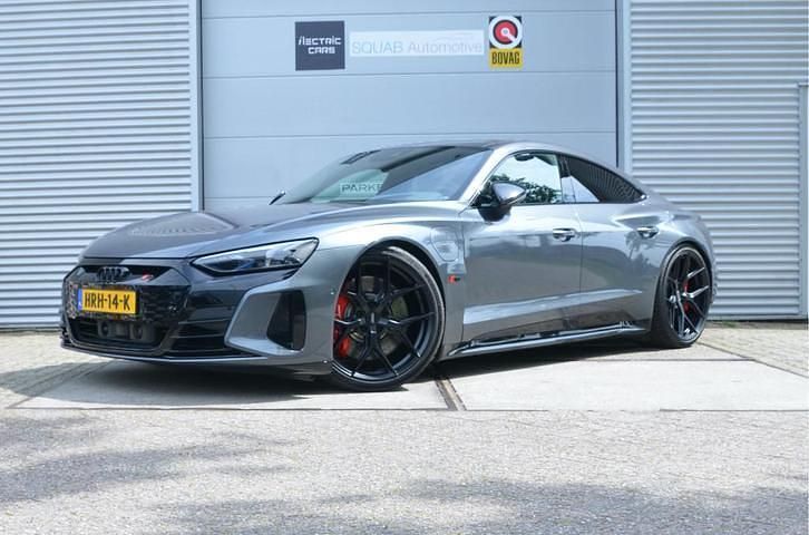 Grijs (parellak) Gebruikt 2022 Audi RS e-tron GT S-Line Sedan | € 72.999 - Afbeelding 1/4