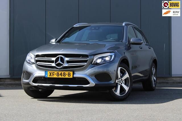 Grijs Gebruikt 2018 Mercedes GLC250 Premium Plus SUV | € 35.950 (Eerlijke prijs) - Afbeelding 1/4