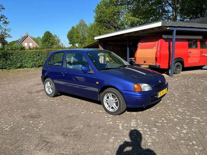 Blauw Gebruikt 1998 Toyota Starlet Hatchback | € 1.750 (Eerlijke prijs) - Afbeelding 1/4