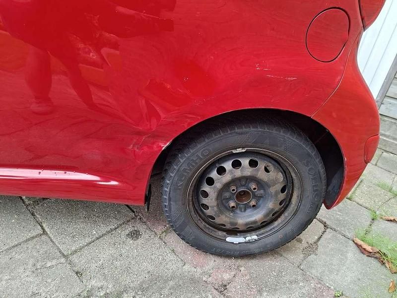 Occasion Toyota Aygo 68 PK (50 kW) 2006 Rood Hatchback