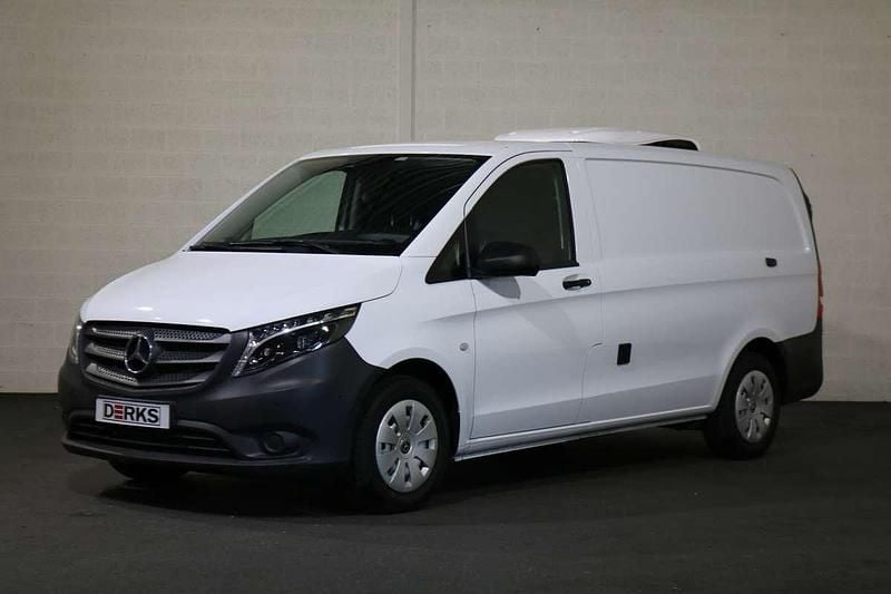 Wit Gebruikt 2023 Mercedes Vito MPV | € 49.950 - Afbeelding 1/4