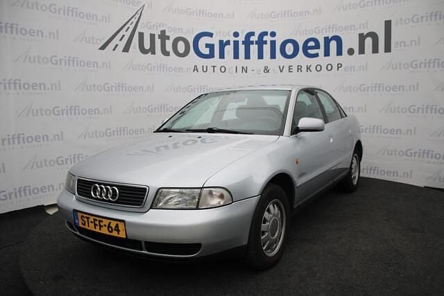 Grijs Gebruikt 1998 Audi A4 Comfort Sedan | € 1.990 (Goede deal) - Afbeelding 1/4
