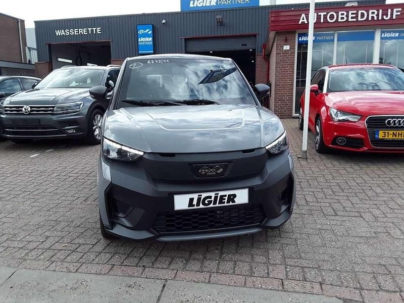 Nieuw Ligier JS50 2025 Grijs, andere lak Hatchback