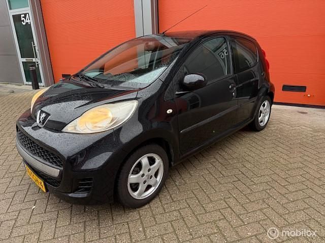 Zwart (metallic) Gebruikt 2012 Peugeot 107 Hatchback | € 2.450 (Eerlijke prijs) - Afbeelding 1/4