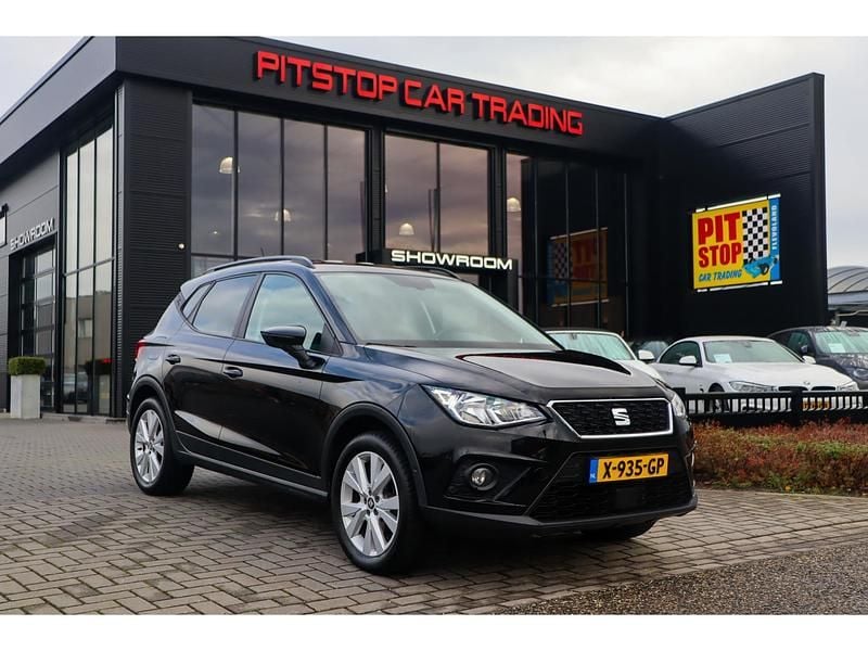 Zwart Gebruikt 2018 Seat Arona Style SUV | € 14.445 (Eerlijke prijs) - Afbeelding 1/4