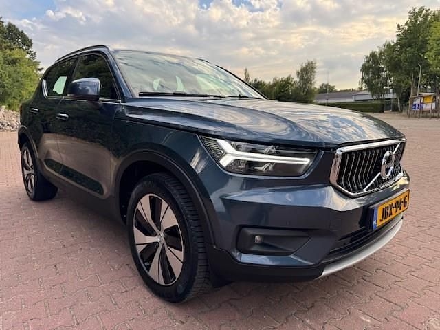 Grijs Gebruikt 2020 Volvo XC40 Inscription SUV | € 24.900 (Eerlijke prijs) - Afbeelding 1/4