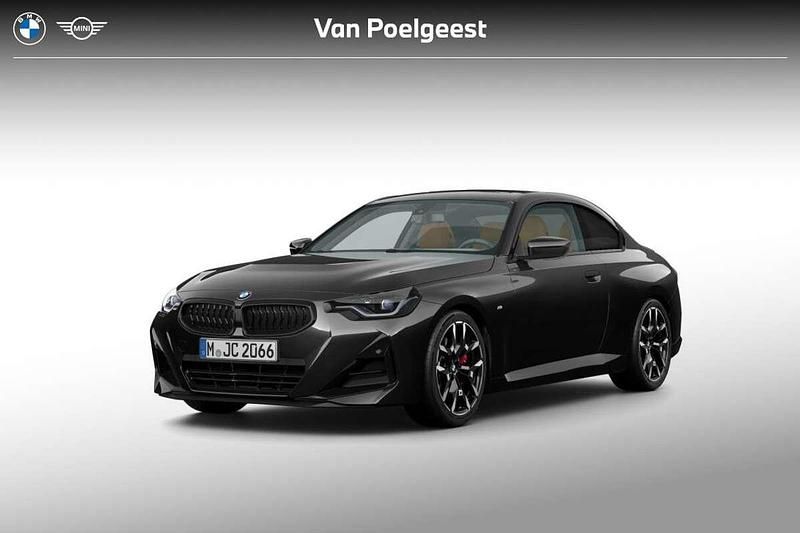 Skyscraper grey metallic (grijs metallic) Nieuw 2025 BMW 220 M Sport Coupé | € 71.671 - Afbeelding 1/4