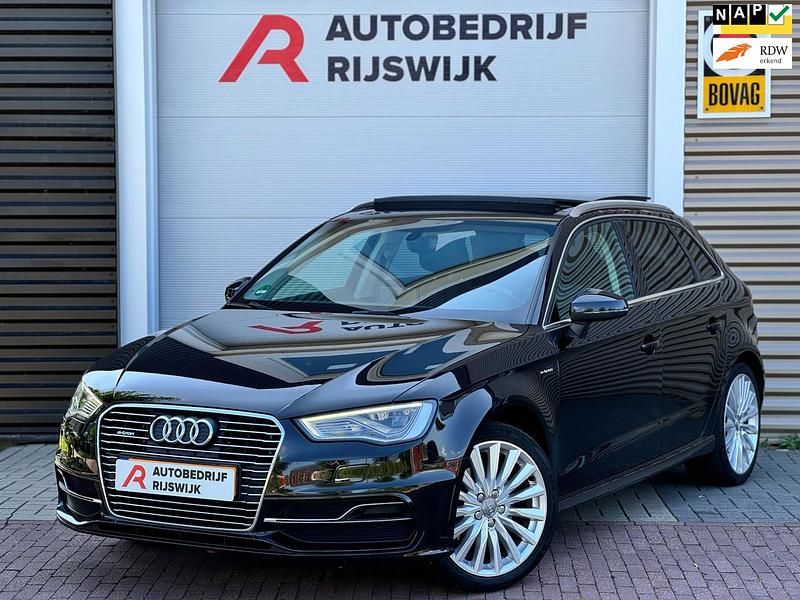 Zwart Gebruikt 2015 Audi A3 Sportback e-tron Ambition Sedan | € 16.500 (Iets duurder) - Afbeelding 1/4