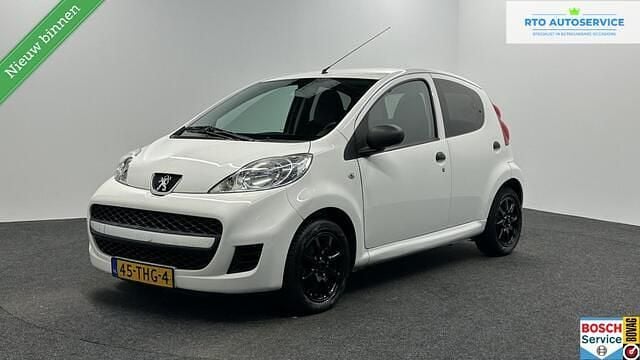 Wit Gebruikt 2012 Peugeot 107 Hatchback | € 3.000 (Eerlijke prijs) - Afbeelding 1/4