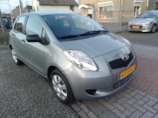 Occasion Toyota Yaris 69 PK (50 kW) 2007 Grijs Hatchback