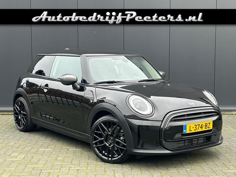 Zwart Gebruikt 2021 Mini Cooper Hatchback | € 19.950 (Duur) - Afbeelding 1/4