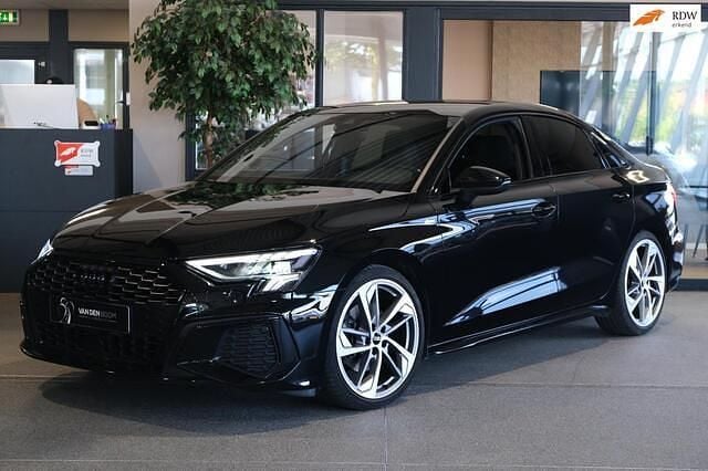 Zwart, metallic lak Gebruikt 2021 Audi A3 S-Line Sedan | € 29.950 (Eerlijke prijs) - Afbeelding 1/4