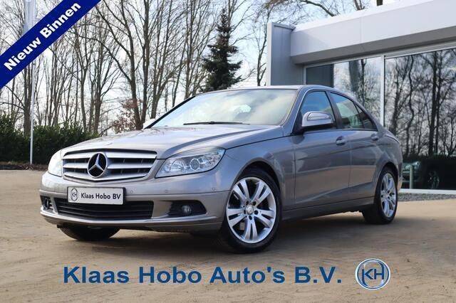 Grijs, metallic lak Gebruikt 2009 Mercedes C180 Sedan | € 7.950 (Eerlijke prijs) - Afbeelding 1/4