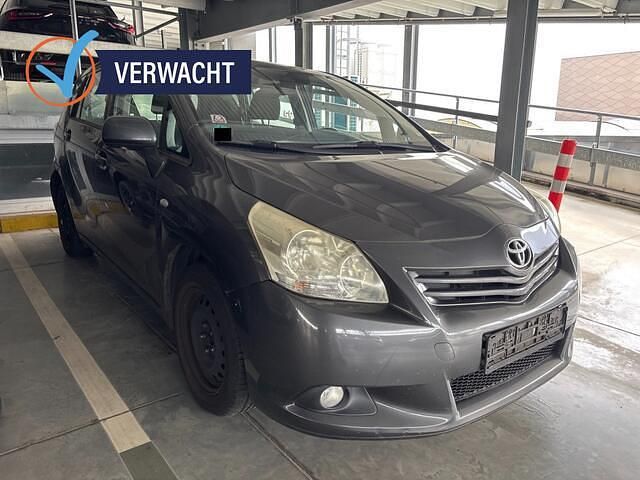 Grijs Occasion 2009 Toyota Verso Comfort MPV | € 8.995 (Iets duurder) - Afbeelding 1/4