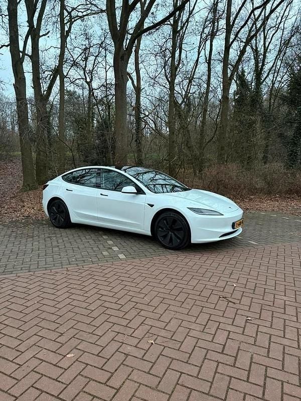 Gebruikt 2023 Tesla Model 3 Sedan | € 31.995 (Eerlijke prijs) - Afbeelding 1/4