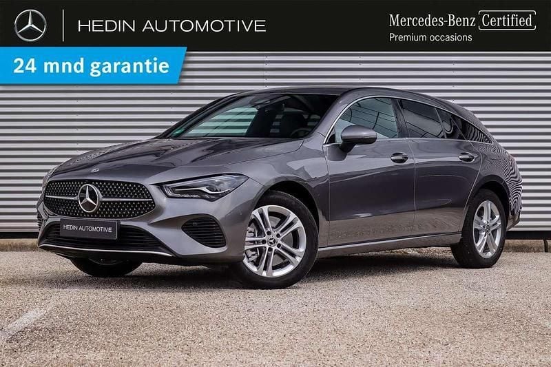 Grijs, metallic lak Gebruikt 2024 Mercedes CLA250e Shooting Brake Business Stationwagen | € 41.900 (Eerlijke prijs) - Afbeelding 1/4