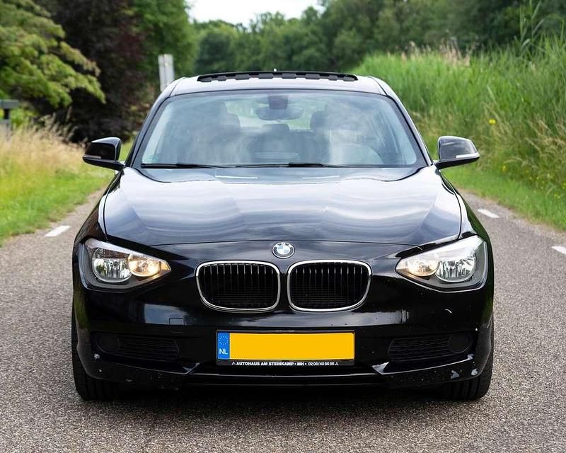 Zwart Gebruikt 2012 BMW 116 Hatchback | € 7.499 (Goede deal) - Afbeelding 1/4