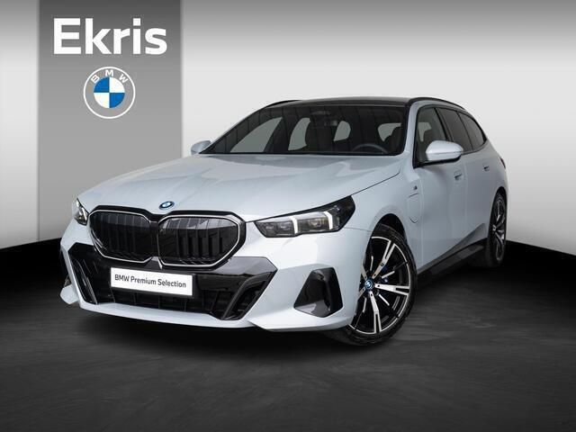 Grijs Gebruikt 2025 BMW 530e M Sport Stationwagen | € 71.895 - Afbeelding 1/4