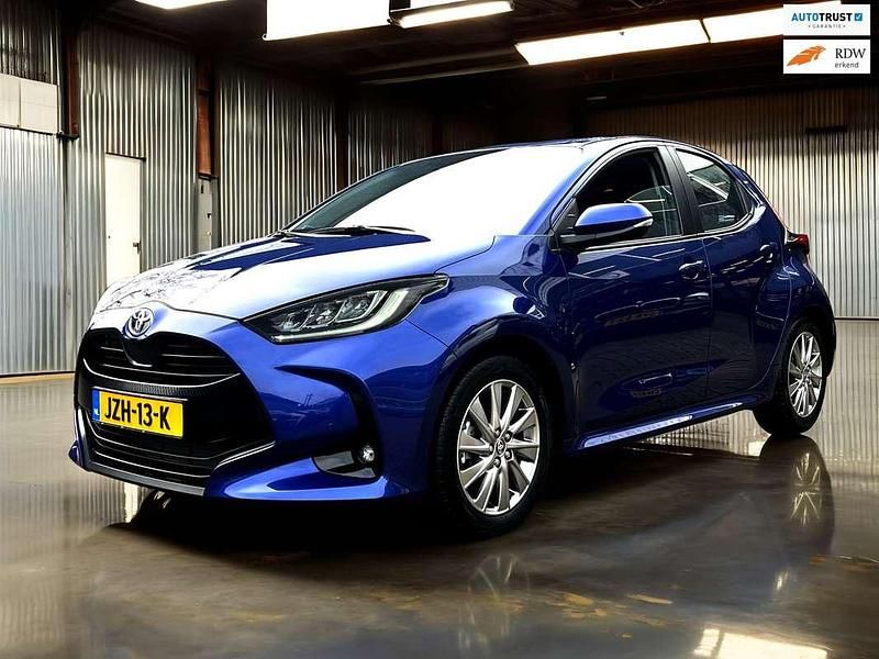 Occasion Toyota Yaris Hybrid Executive 92 PK (67 kW) 2022 Blauw Hatchback