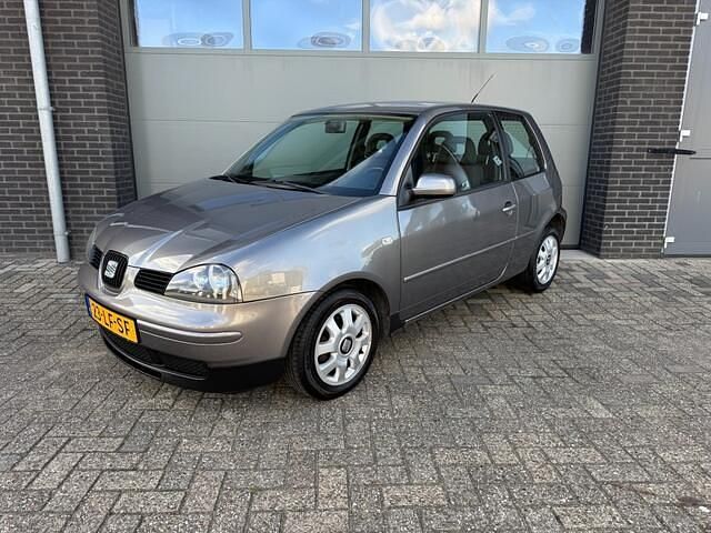 Grijs Gebruikt 2002 Seat Arosa Stella Hatchback | € 1.495 (Eerlijke prijs) - Afbeelding 1/4