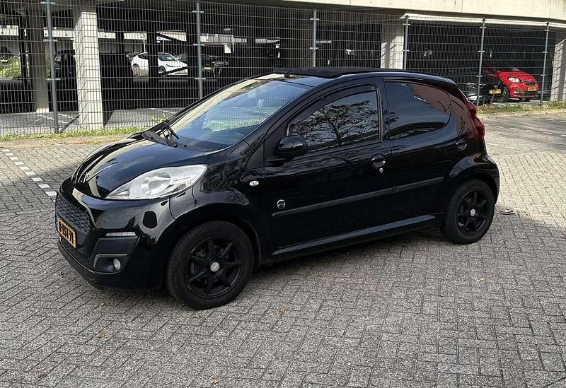 Occasion Peugeot 107 Envy 68 PK (50 kW) 2014 Zwart Hatchback