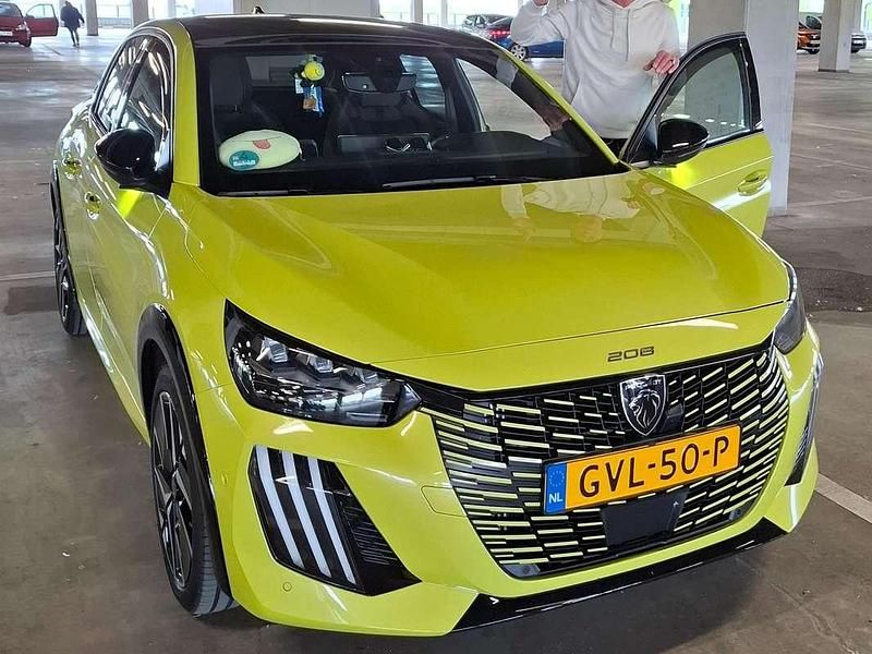 Geel Occasion 2024 Peugeot 208 GT Hatchback | € 26.000 (Iets duurder) - Afbeelding 1/4