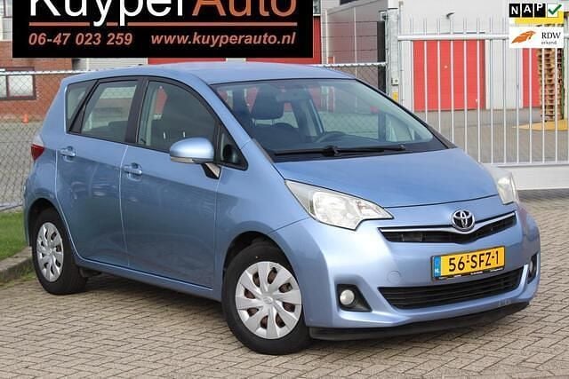 Blauw Gebruikt 2011 Toyota Verso-S MPV | € 6.450 (Goede deal) - Afbeelding 1/4