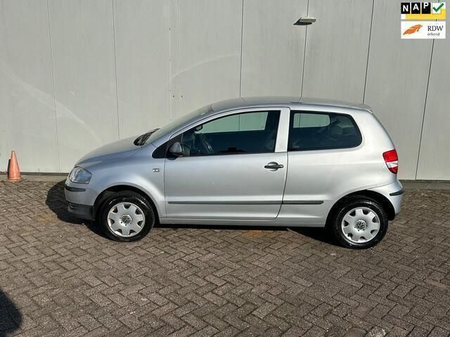 Grijs Gebruikt 2006 VW Fox Trendline Hatchback | € 1.750 (Iets duurder) - Afbeelding 1/4
