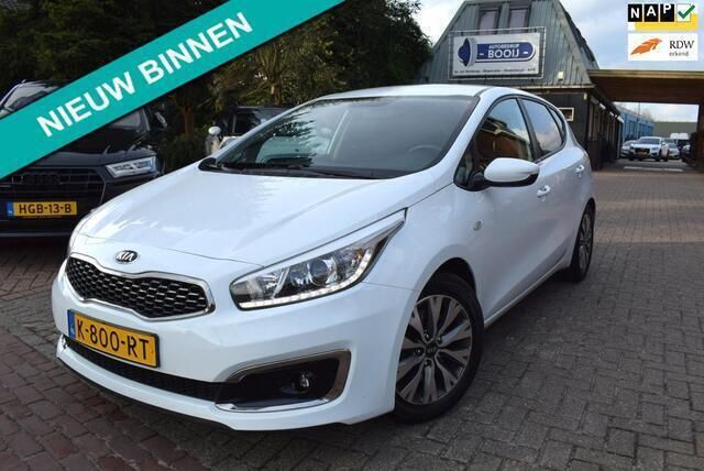Wit Gebruikt 2018 Kia Ceed Hatchback | € 10.945 (Eerlijke prijs) - Afbeelding 1/4