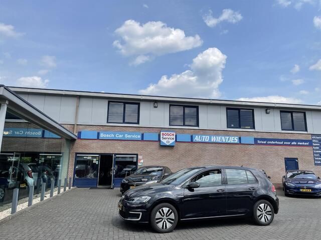 Zwart, metallic lak Gebruikt 2018 VW e-Golf Edition Hatchback | € 15.950 (Duur) - Afbeelding 1/4
