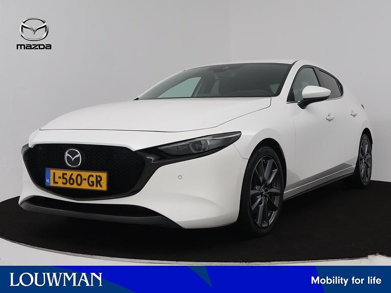Snowflake white (wit metallic) Occasion 2021 Mazda 3 Sportive Hatchback | € 20.645 (Eerlijke prijs) - Afbeelding 1/4