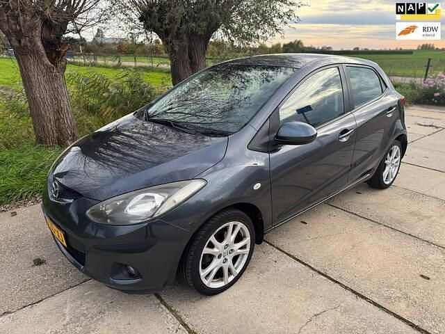 Grijs Gebruikt 2008 Mazda 2 Hatchback | € 2.990 (Eerlijke prijs) - Afbeelding 1/4