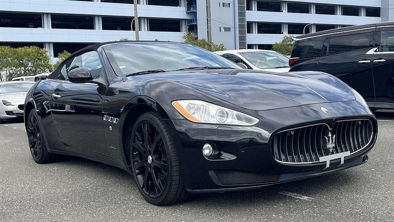 Zwart Gebruikt 2010 Maserati GranCabrio Cabriolet | € 44.750 - Afbeelding 1/4