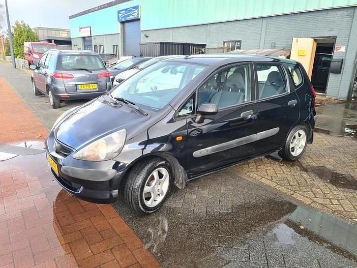 Zwart Occasion 2002 Honda Jazz Hatchback | € 666 (Eerlijke prijs) - Afbeelding 1/4