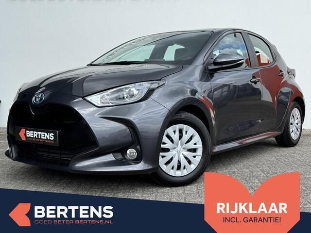 Grijs Gebruikt 2024 Toyota Yaris Active Hatchback | € 21.895 (Goede deal) - Afbeelding 1/4