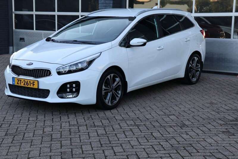 Wit, metallic lak Gebruikt 2018 Kia Ceed GT-Line Hatchback | € 13.950 (Eerlijke prijs) - Afbeelding 1/4