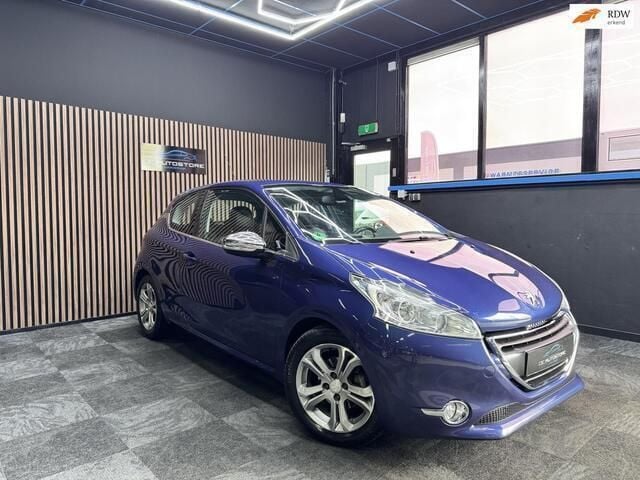 Blauw, metallic lak Gebruikt 2012 Peugeot 208 Allure Hatchback | € 4.450 (Iets duurder) - Afbeelding 1/4