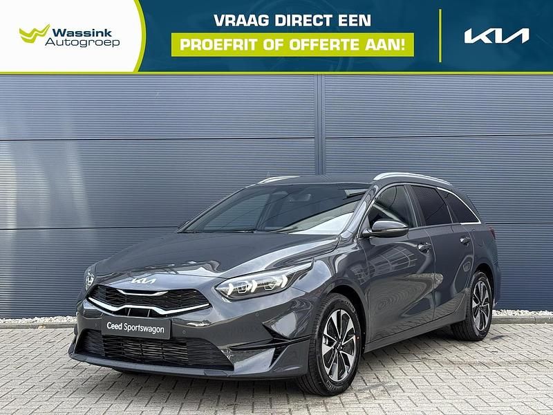 Grijs (metallic) Nieuw 2025 Kia Ceed Sportswagon Stationwagen | € 30.525 (Eerlijke prijs) - Afbeelding 1/4
