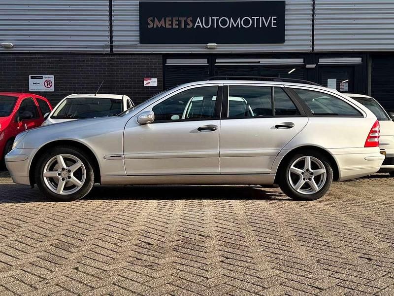 Grijs Occasion 2003 Mercedes C200 Elegance Stationwagen | € 4.950 (Duur) - Afbeelding 1/4