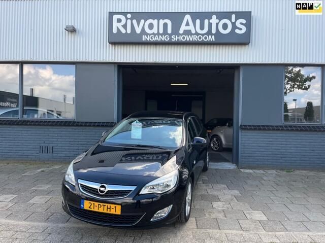 Zwart, andere lak Gebruikt 2011 Opel Astra Edition Stationwagen | € 3.950 (Eerlijke prijs) - Afbeelding 1/4