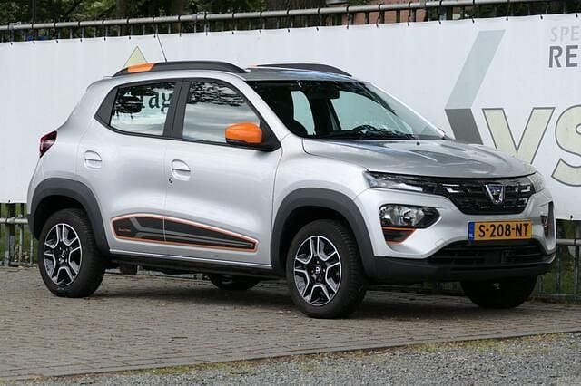 Zilver Occasion 2021 Dacia Spring Comfort Plus Hatchback | € 9.400 (Eerlijke prijs) - Afbeelding 1/4