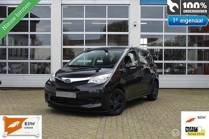 Zwart (metallic) Gebruikt 2011 Toyota Verso-S Comfort MPV | € 5.975 (Goede deal) - Afbeelding 1/4