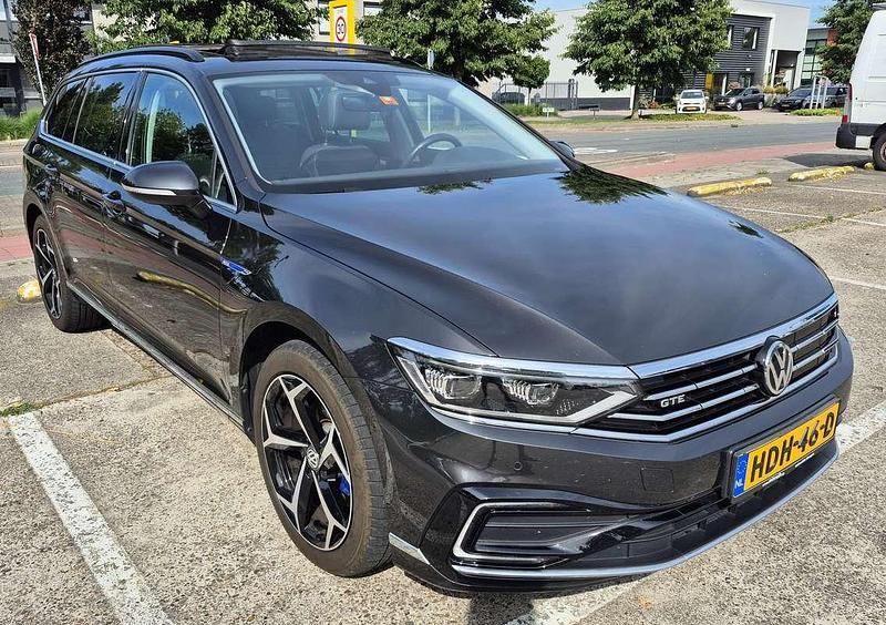 Grijs Gebruikt 2020 VW Passat GTE Stationwagen | € 24.950 (Eerlijke prijs) - Afbeelding 1/4